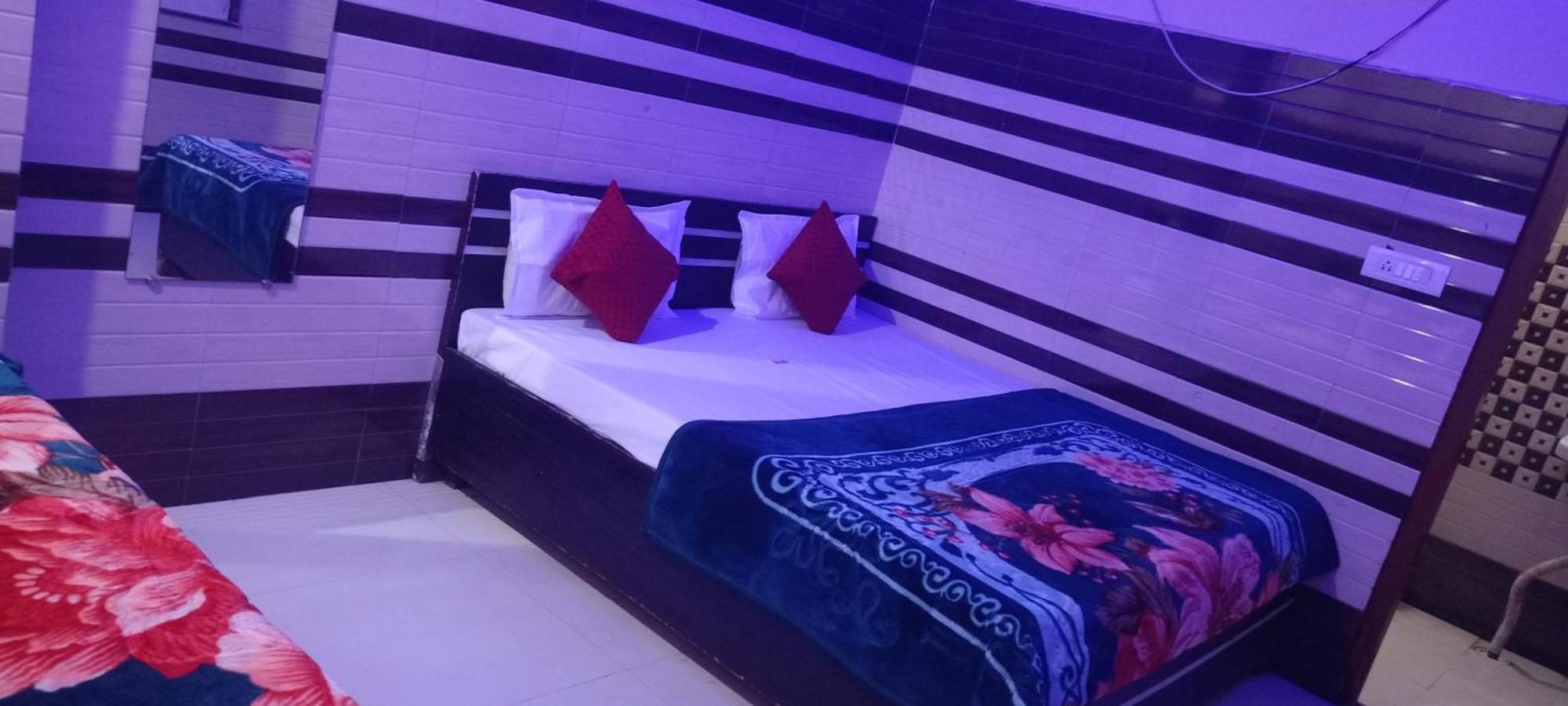 New Gayatri Palace Near Prem Mandir Vrindavan Bagian luar foto