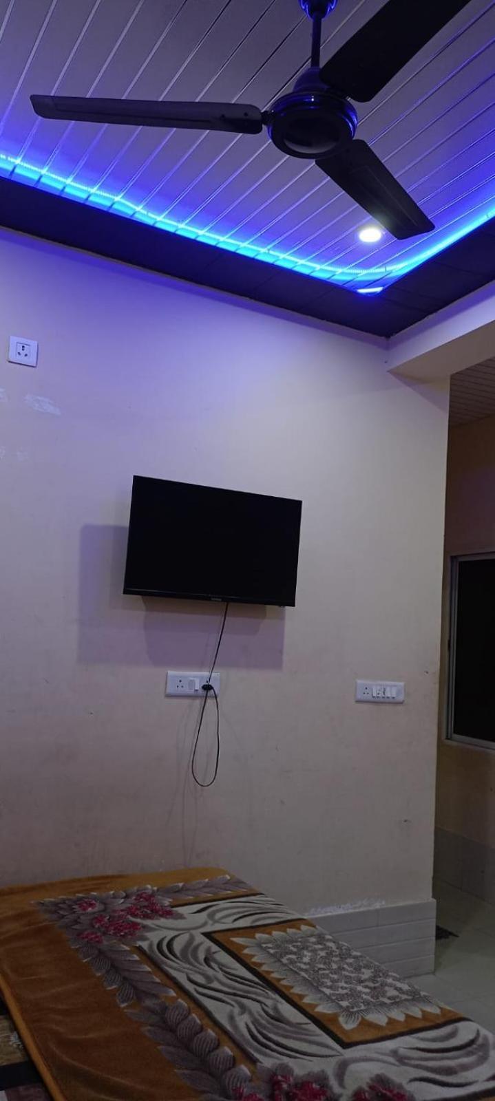 New Gayatri Palace Near Prem Mandir Vrindavan Bagian luar foto